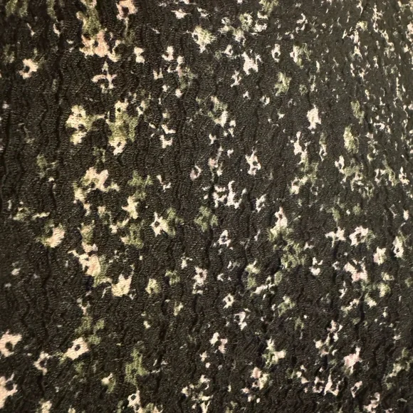 LOFT  SHADES of GREENS SUBTLE PRINT TOP w/SLEEVE DETAIL   LARGE   #4 - Picture 7 of 9